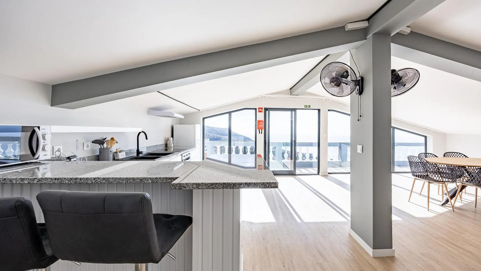 Estreito da CalhetaPalm Breeze Loftアパートメント Estreito da Calheta
