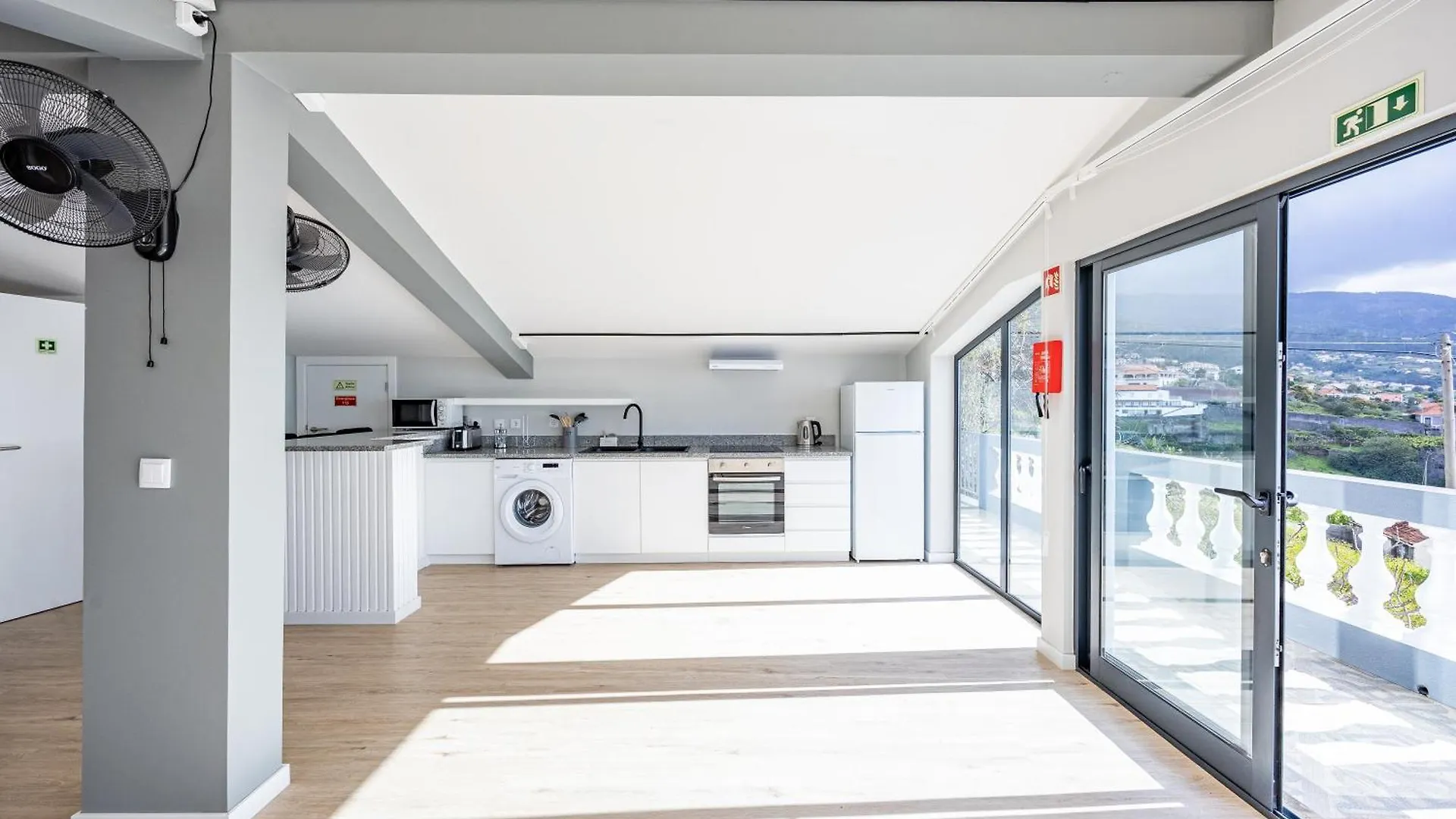 Estreito da CalhetaPalm Breeze Loftアパートメント 0*, Estreito da Calheta